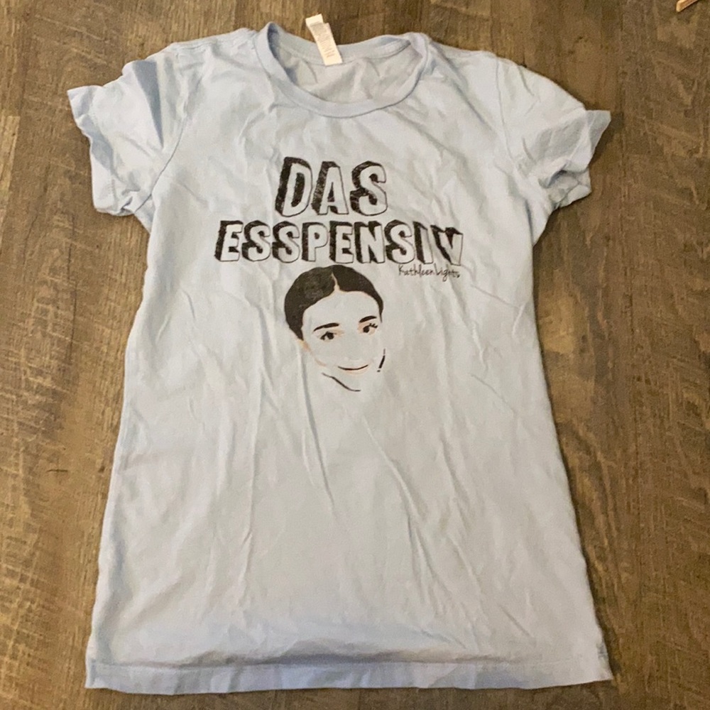 Kathleen LIGHTS Fitted “Das Essoensiv” tee